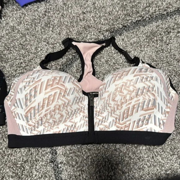 Victoria’s Secret Victoria Sport Bras 34C - Picture 4 of 10